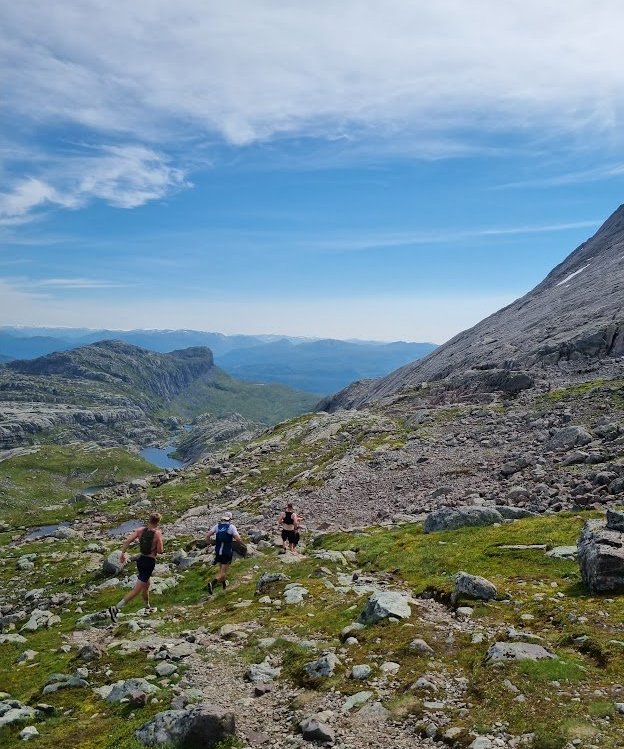 Ned mot baksida av Storehesten og Skaraly
